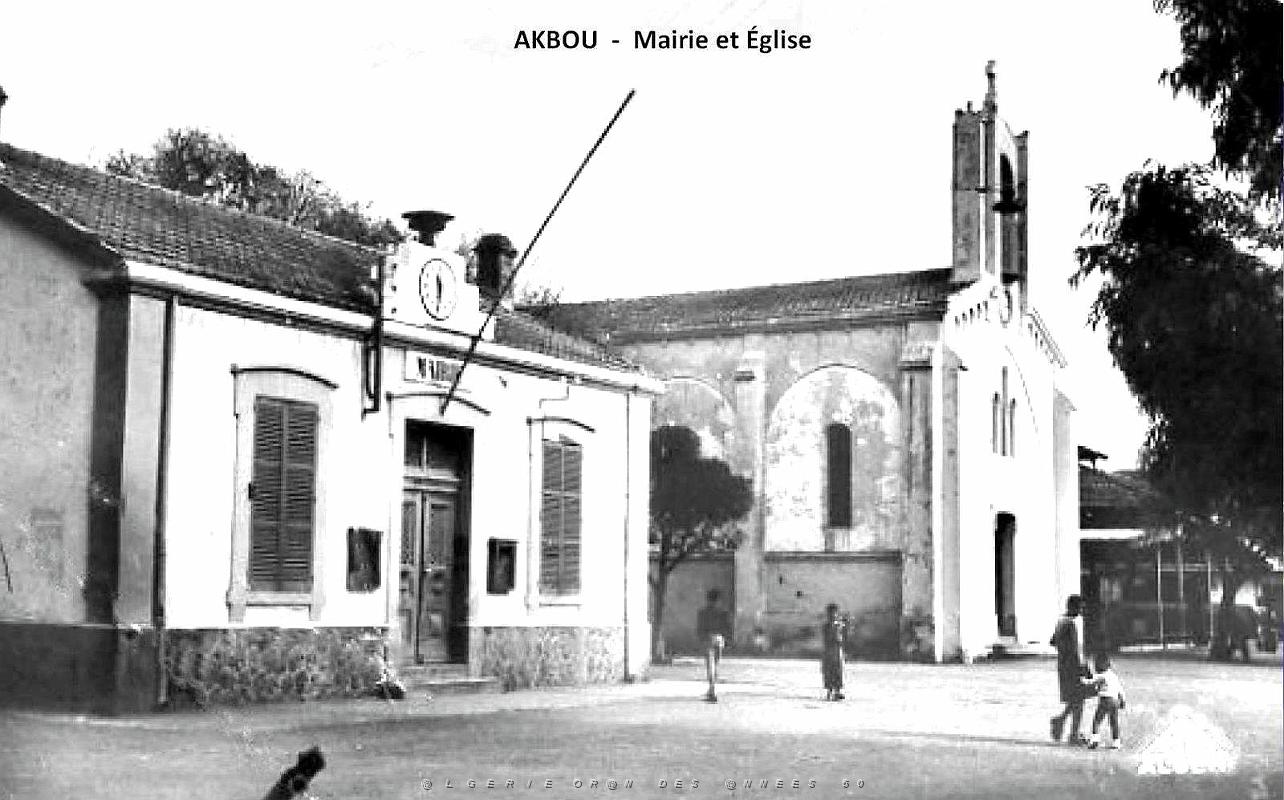 Akbou - Mairie et Eglise.jpg